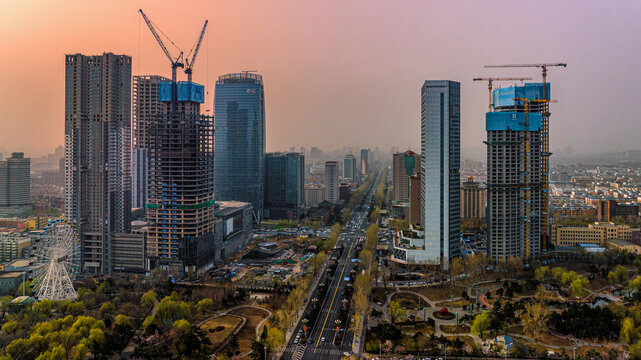 建设中的城市长春市初春晨景