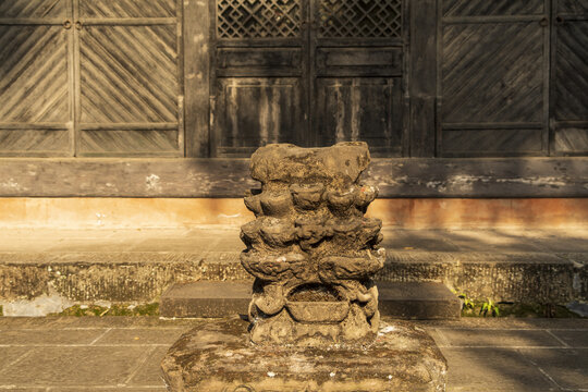 新津观音寺烛台