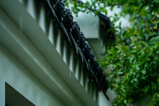 春雨下的古建筑