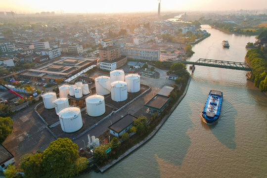 中国海油码头与大运河