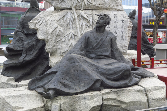 王维雕像