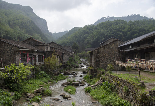 石头村