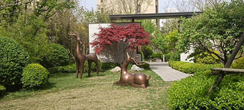 鹿金属红铜雕像