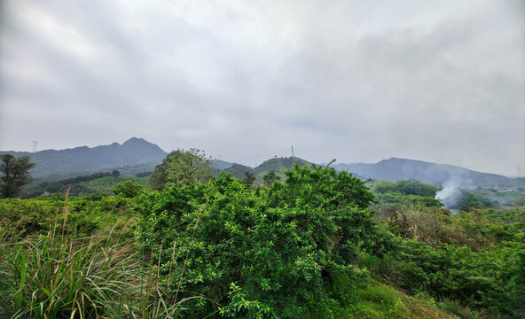 远眺圣山