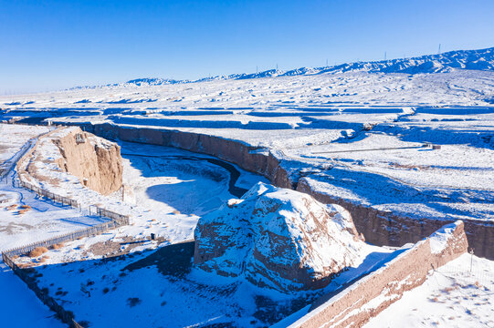 航拍嘉峪关长城第一墩景区雪景