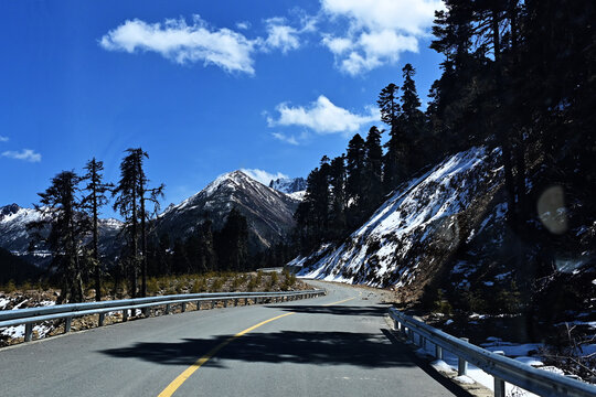 高原雪山