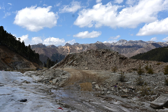 高原雪山