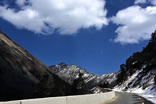 高原雪山