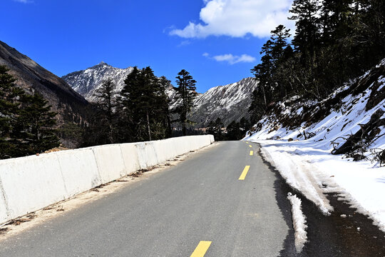 高原雪山