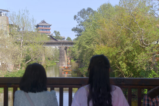 成都五凤溪古镇乘船水上游