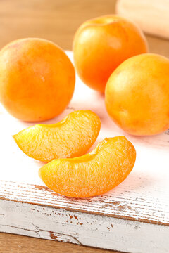 浅底上的大黄杏