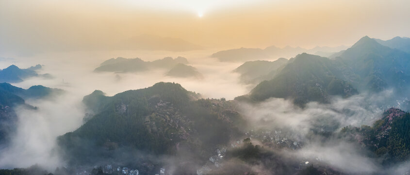 皖南山村日出梅花云海风光