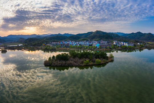 浦江通济湖湖光山色七彩乡村