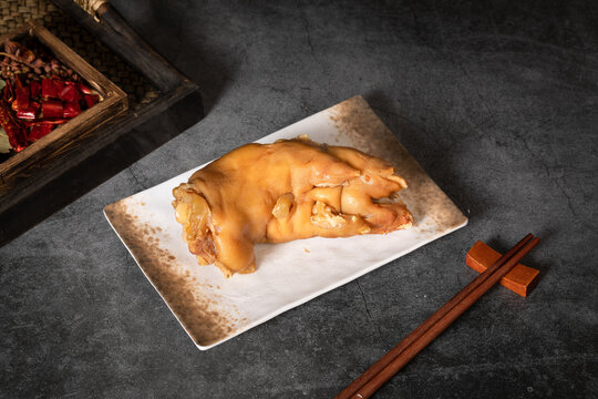 猪脚火锅铁锅炖配菜