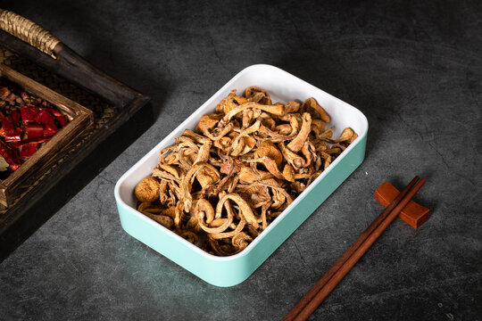 菌菇火锅铁锅炖配菜