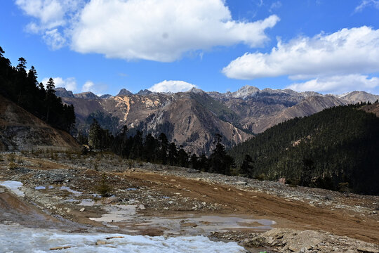 高原雪山