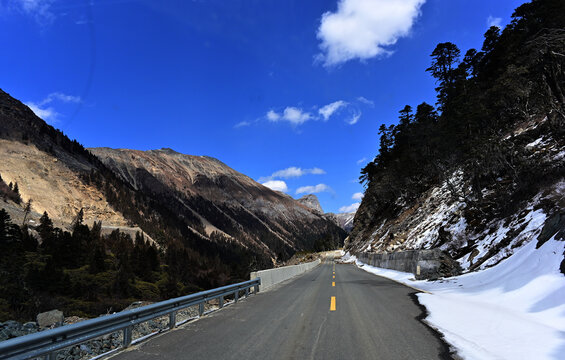 高原雪山