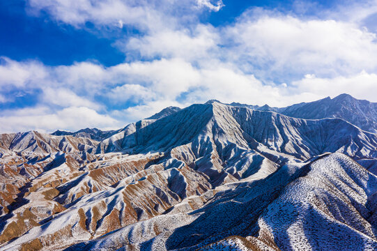 航拍冬季高山残雪