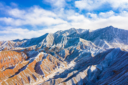 航拍冬季高山残雪