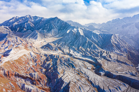 航拍冬季祁连山脉雪景