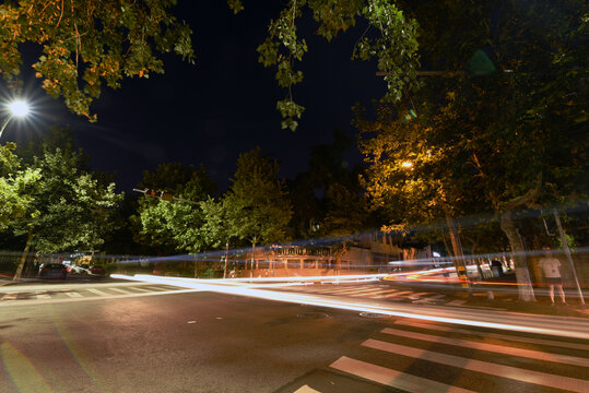 夜晚的十字路口