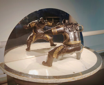 蒙古族摔跤雕塑