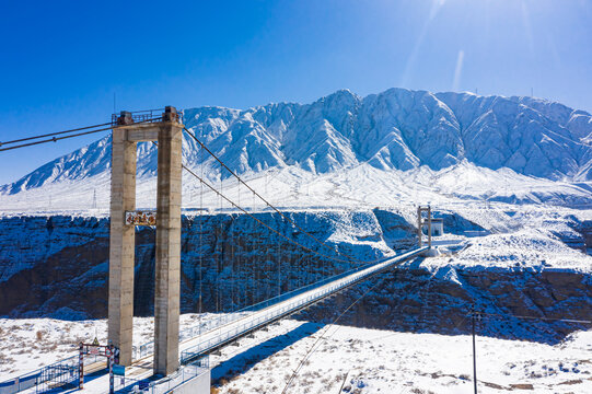 航拍冰沟索桥雪景