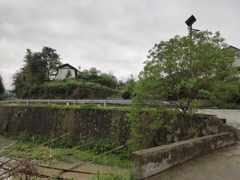 雨后的农村