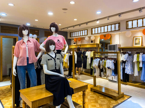 女性服装专卖店