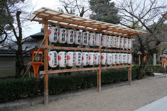 日本寺庙的灯笼