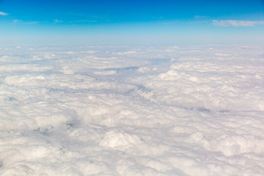 飞机上观云海