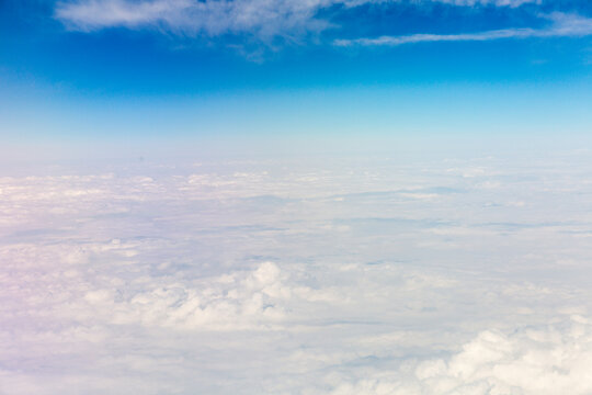 飞机上观云海