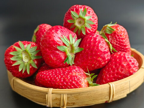 又大又甜红草莓