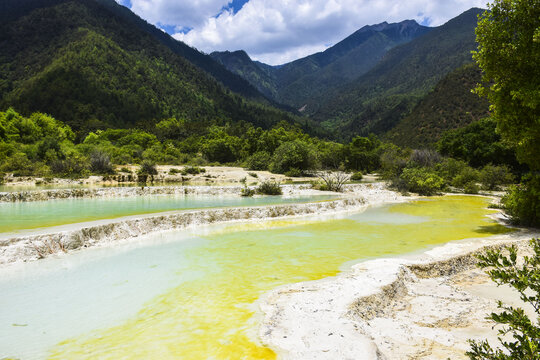 云南丽江白水台风景