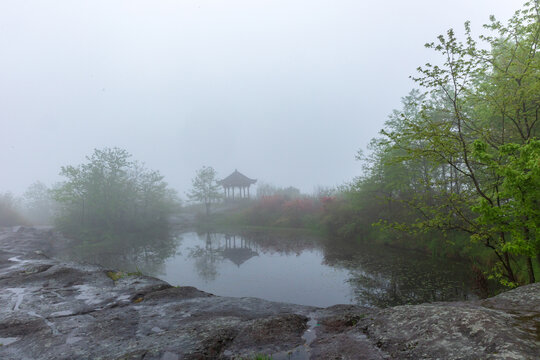 大雾天天池风光枞阳浮山公园