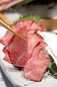 精致牛舌牛肉