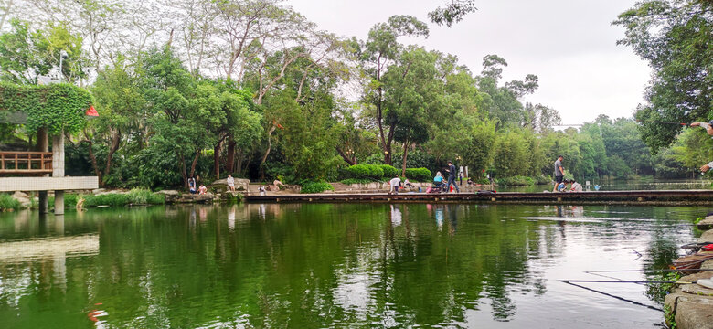 河边垂钓风景