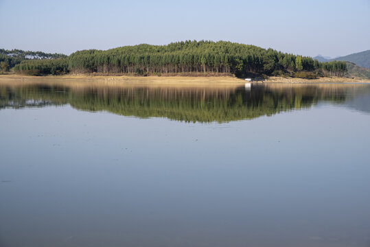 湖泊湖水倒影