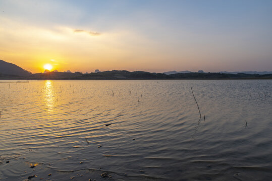 夕阳风景水库