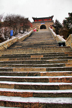 泰山极顶石台阶