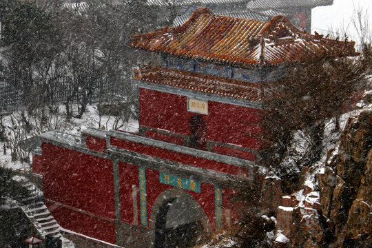 泰山南天门大雪