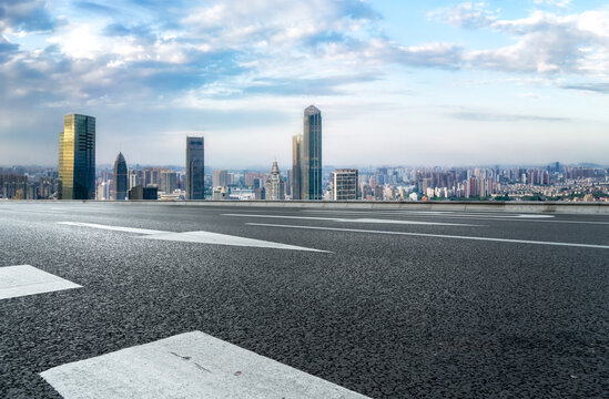 道路地面和城市风光