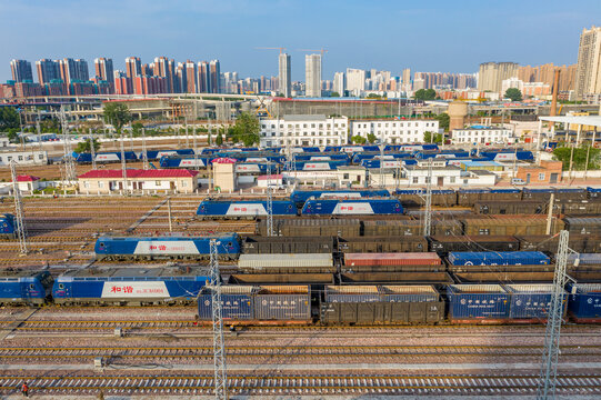 郑州铁路编组站出发场货物列车