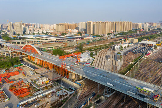 郑州彩虹桥跨铁路桥梁在建工地