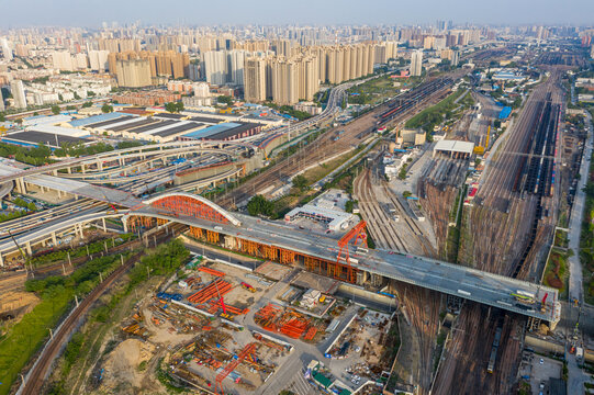 郑州彩虹桥跨铁路桥梁在建工地