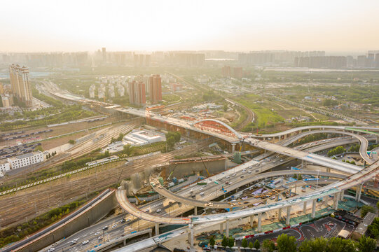 郑州彩虹桥跨铁路桥梁在建工地