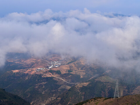 美姑县沙马乃托村雾景