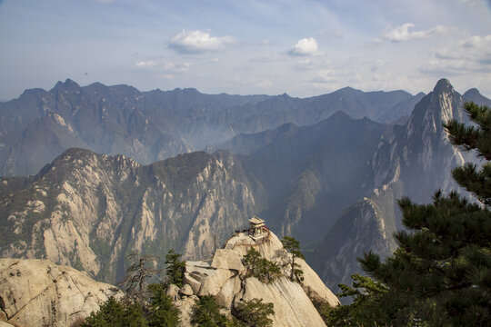 华山朝阳峰下棋亭风光