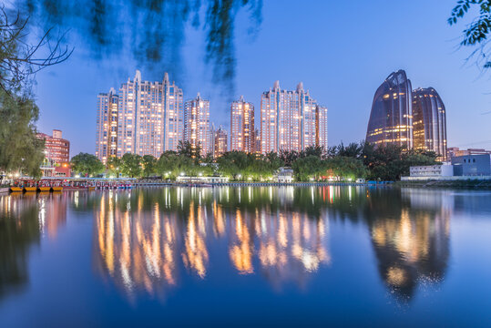 中国北京朝阳公园夜景