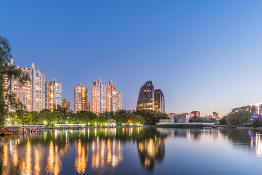 中国北京朝阳公园夜景